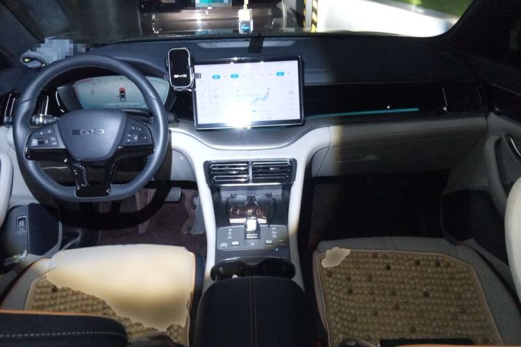 Used BYD Song PLUS New Energy 2024 HONOR Edition DM-i 110km Flagship Model Center Console