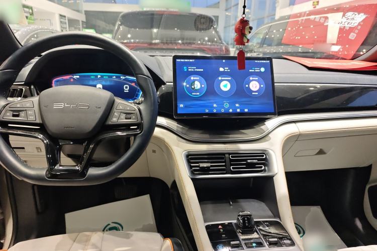 Used BYD Song PLUS New Energy 2024 HONOR Edition DM-i 110km Flagship Model Center Console