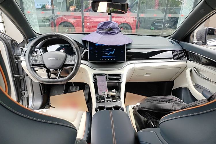 Used BYD Song PLUS New Energy 2024 Honor Edition EV 520km Premium Model Center Console