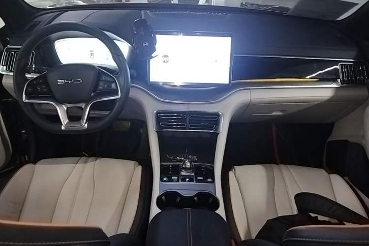 Used BYD Song PLUS New Energy 2024 HONOR Edition DM-i 110km Flagship PLUS Center Console