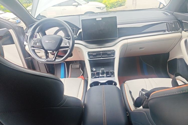 Used BYD Song PLUS New Energy 2024 HONOR Edition DM-i 110km Flagship Model Center Console
