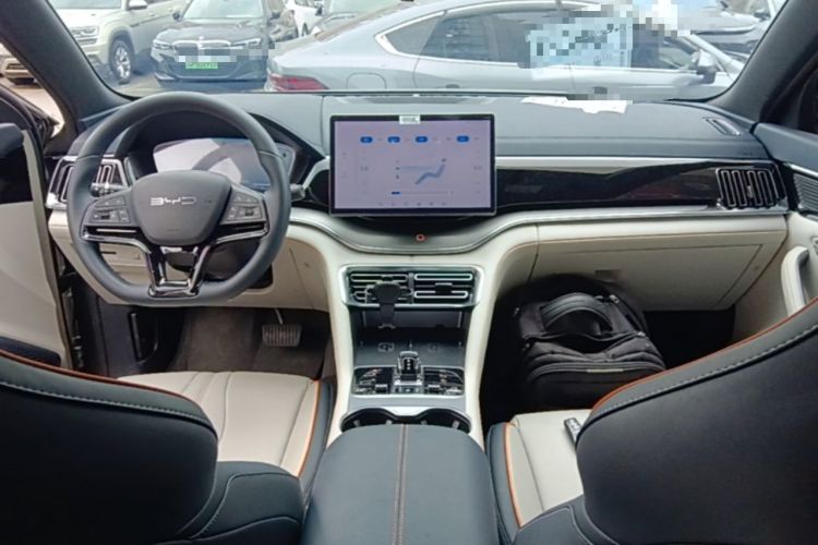 Used BYD Song PLUS New Energy 2024 Honor Edition EV 520km Premium Model Center Console