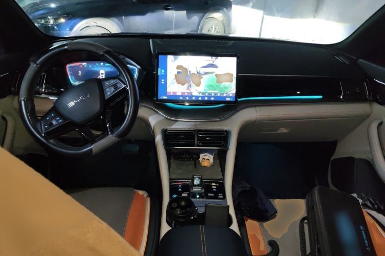 Used BYD Song PLUS New Energy 2024 HONOR Edition DM-i 110km Flagship Model Center Console