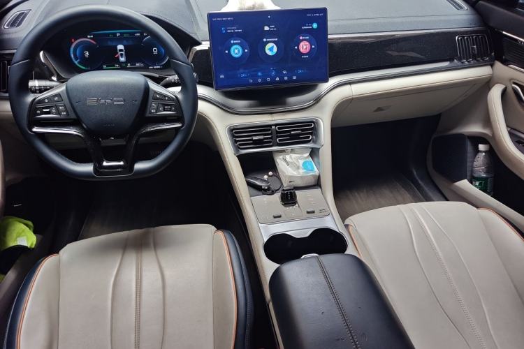 Used BYD Song PLUS New Energy 2024 HONOR Edition DM-i 110km Flagship Model Center Console