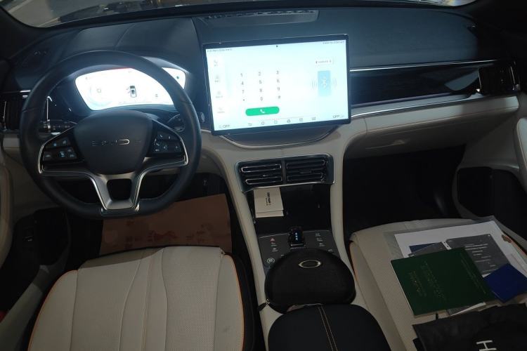 Used BYD Song PLUS New Energy 2024 Honor Edition EV 605km Flagship PLUS Center Console
