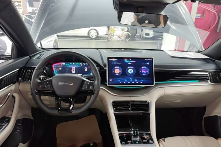 Used BYD Song PLUS New Energy 2024 HONOR Edition DM-i 110km Flagship Model Center Console