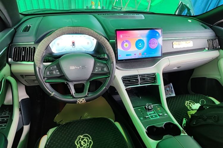 Used BYD Song PLUS New Energy 2024 HONOR Edition DM-i 110km Flagship Model Center Console