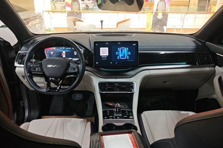 Used BYD Song PLUS New Energy 2024 HONOR Edition DM-i 110km Flagship Model Center Console