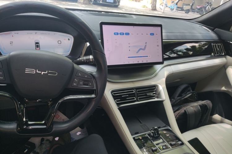 Used BYD Song PLUS New Energy 2024 Honor Edition EV 520km Luxury Model Center Console
