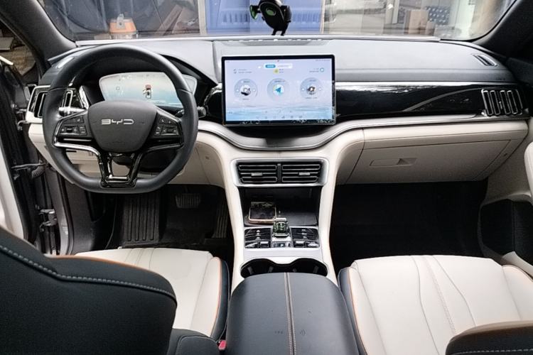 Used BYD Song PLUS New Energy 2024 Honor Edition EV 520km Luxury Model Center Console