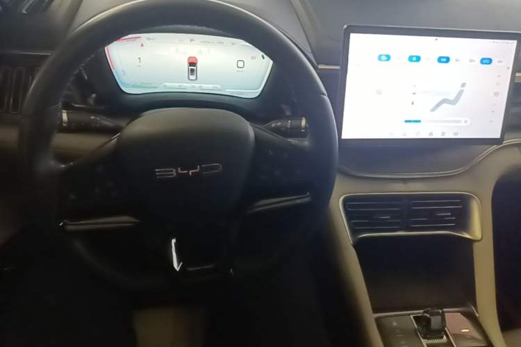 Used BYD Song PLUS New Energy 2024 HONOR Edition DM-i 71km Luxury Model Center Console
