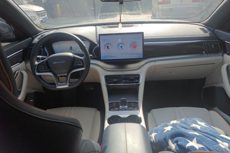Used BYD Song PLUS New Energy 2024 HONOR Edition DM-i 110km Flagship PLUS Center Console