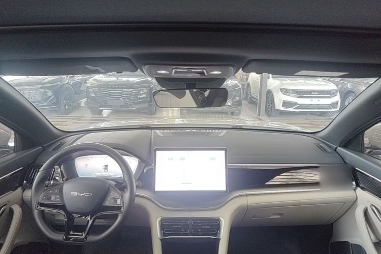 Used BYD Song PLUS New Energy 2024 HONOR Edition DM-i 110km Flagship Model Center Console