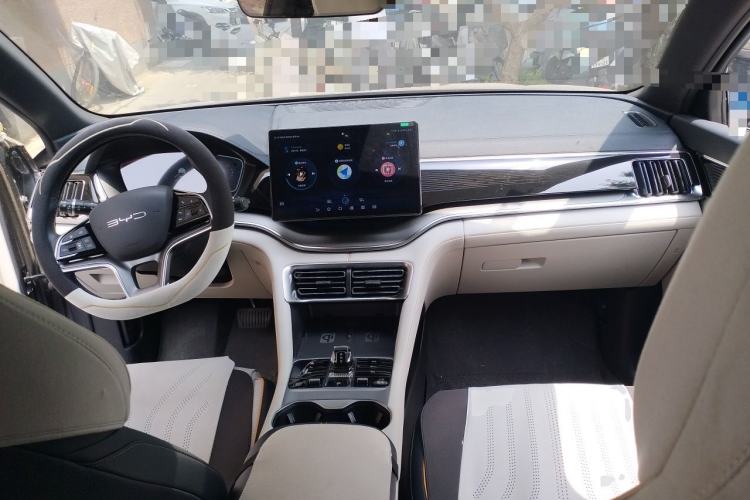 Used BYD Song PLUS New Energy 2024 Honor Edition EV 520km Flagship Model Center Console
