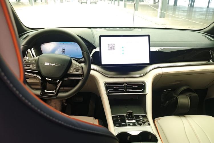 Used BYD Song PLUS New Energy 2024 HONOR Edition DM-i 110km Flagship Model Center Console