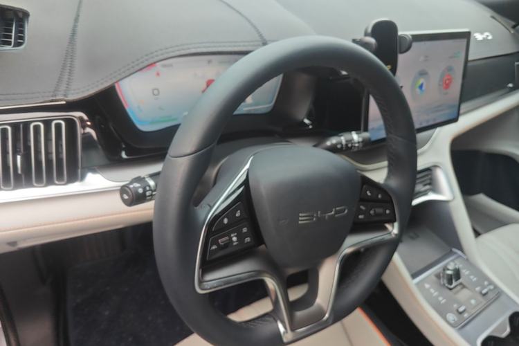 Used BYD Song PLUS New Energy 2024 HONOR Edition DM-i 150km Flagship PLUS Center Console