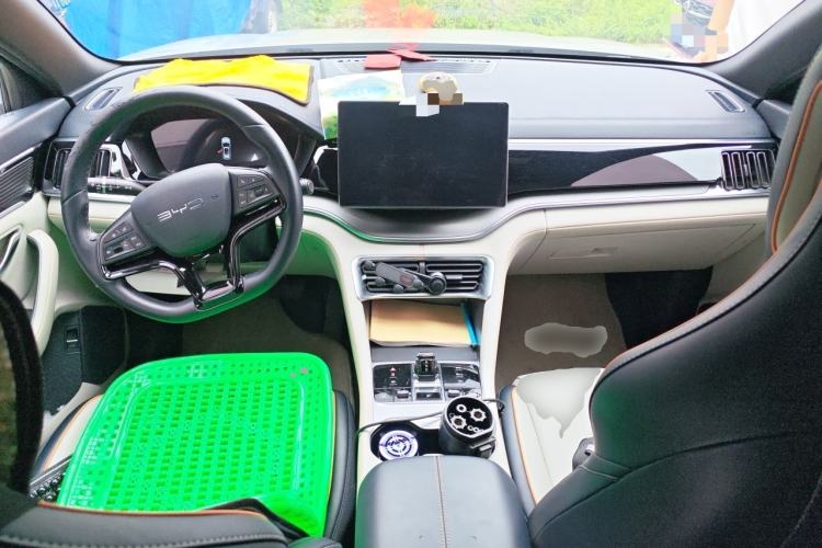Used BYD Song PLUS New Energy 2024 HONOR Edition DM-i 110km Flagship Model Center Console