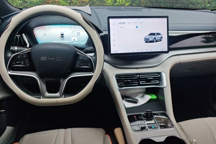 Used BYD Song PLUS New Energy 2024 HONOR Edition DM-i 110km Flagship PLUS Center Console