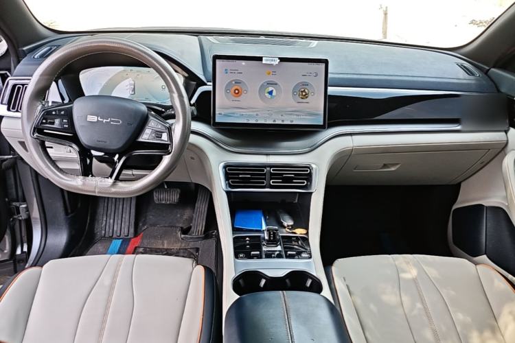 Used BYD Song PLUS New Energy 2024 HONOR Edition DM-i 110km Flagship Model Center Console