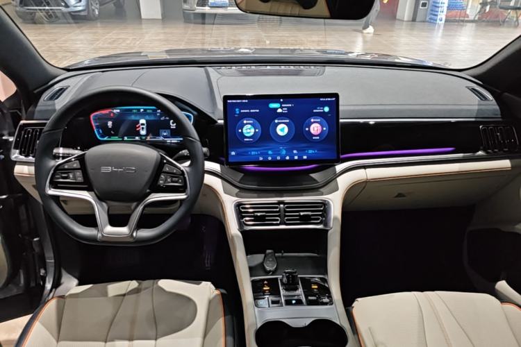 Used BYD Song PLUS New Energy 2024 HONOR Edition DM-i 150km Flagship PLUS Center Console
