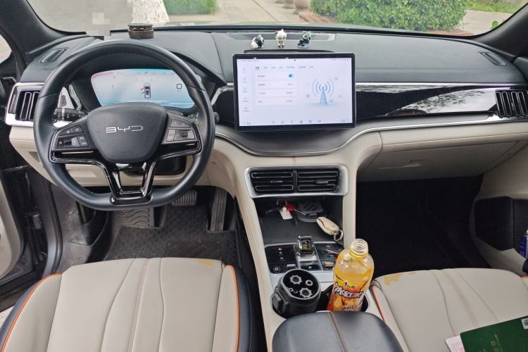 Used BYD Song PLUS New Energy 2024 HONOR Edition DM-i 110km Flagship Model Center Console