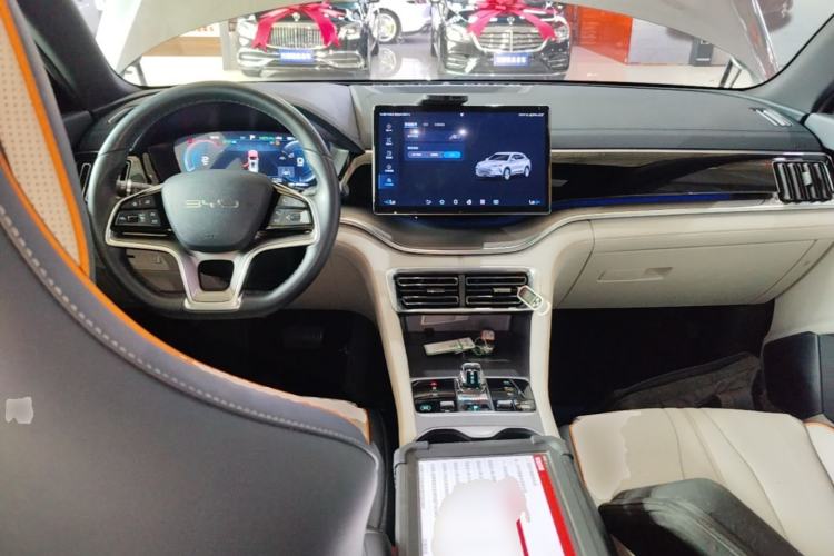 Used BYD Song PLUS New Energy 2024 HONOR Edition DM-i 110km Flagship PLUS Center Console