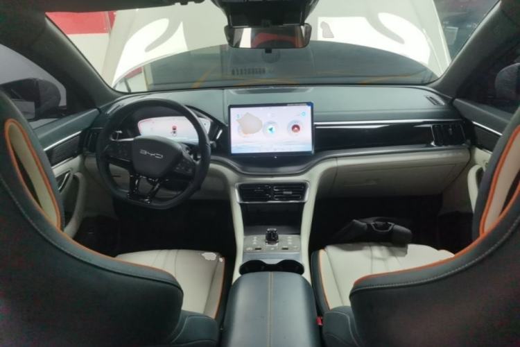 Used BYD Song PLUS New Energy 2024 Honor Edition EV 520km Premium Model Center Console