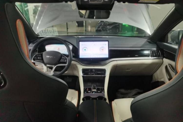 Used BYD Song PLUS New Energy 2024 Honor Edition EV 520km Flagship Model Center Console