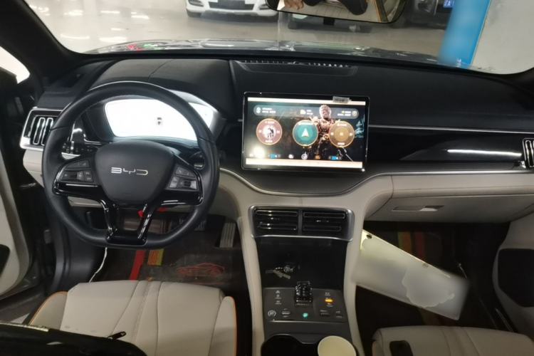 Used BYD Song PLUS New Energy 2024 HONOR Edition DM-i 71km Luxury Model Center Console