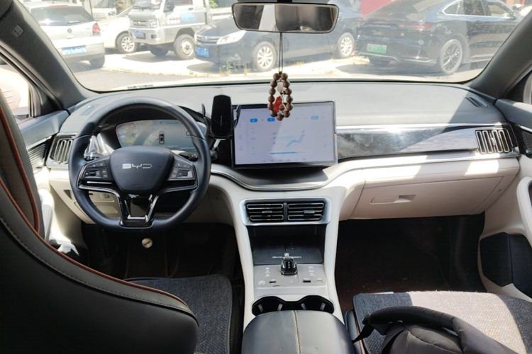 Used BYD Song PLUS New Energy 2024 HONOR Edition DM-i 110km Flagship Model Center Console