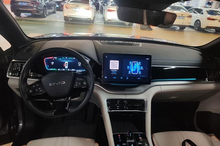 Used BYD Song PLUS New Energy 2024 HONOR Edition DM-i 110km Flagship Model Center Console