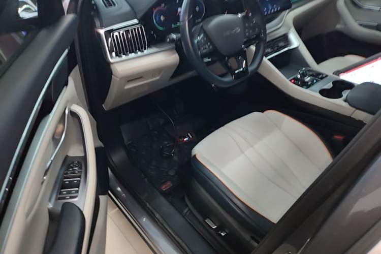 Used BYD Song PLUS New Energy 2024 HONOR Edition DM-i 110km Flagship Model Driver Seat