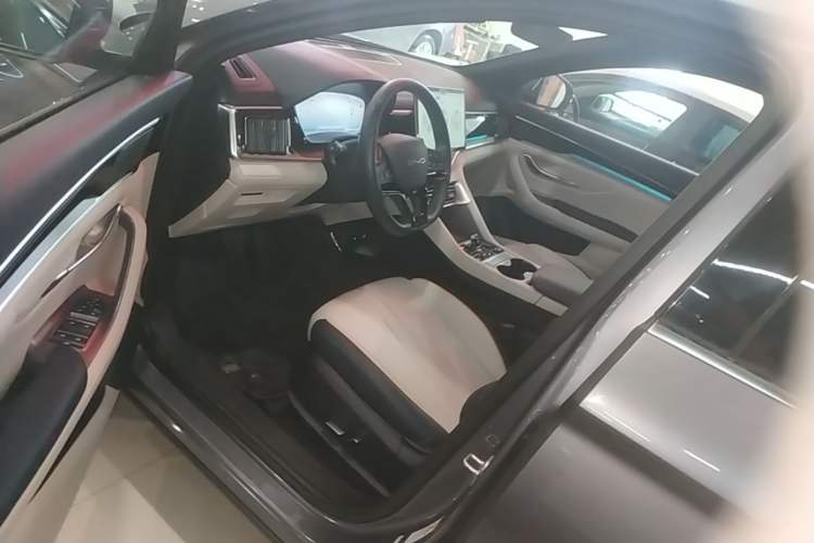 Used BYD Song PLUS New Energy 2024 HONOR Edition DM-i 71km Luxury Model Driver Seat