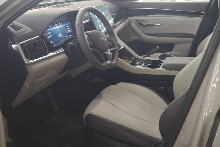 Used BYD Song PLUS New Energy 2024 HONOR Edition DM-i 110km Flagship Model Driver Seat