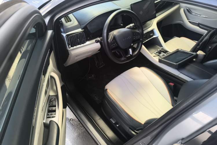 Used BYD Song PLUS New Energy 2024 HONOR Edition DM-i 110km Flagship Model Driver Seat