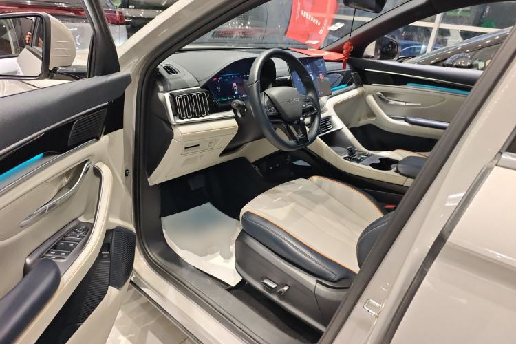 Used BYD Song PLUS New Energy 2024 HONOR Edition DM-i 110km Flagship Model Driver Seat