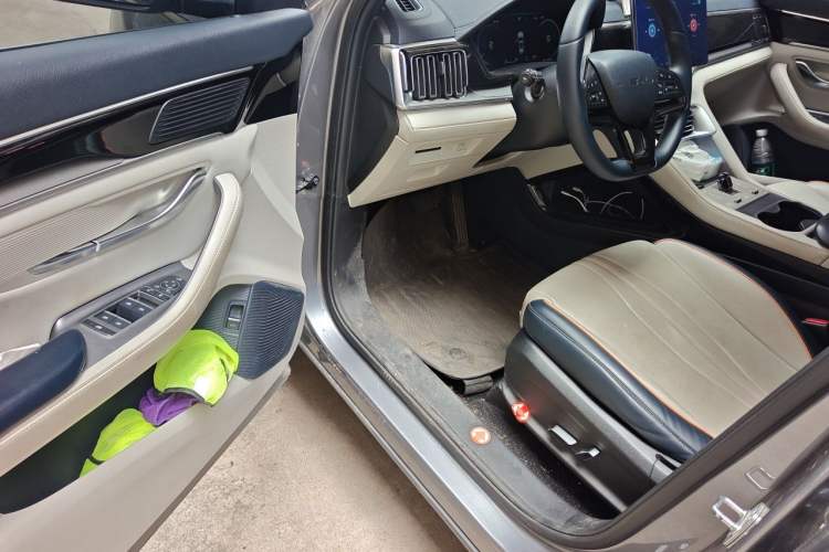 Used BYD Song PLUS New Energy 2024 HONOR Edition DM-i 110km Flagship Model Driver Seat