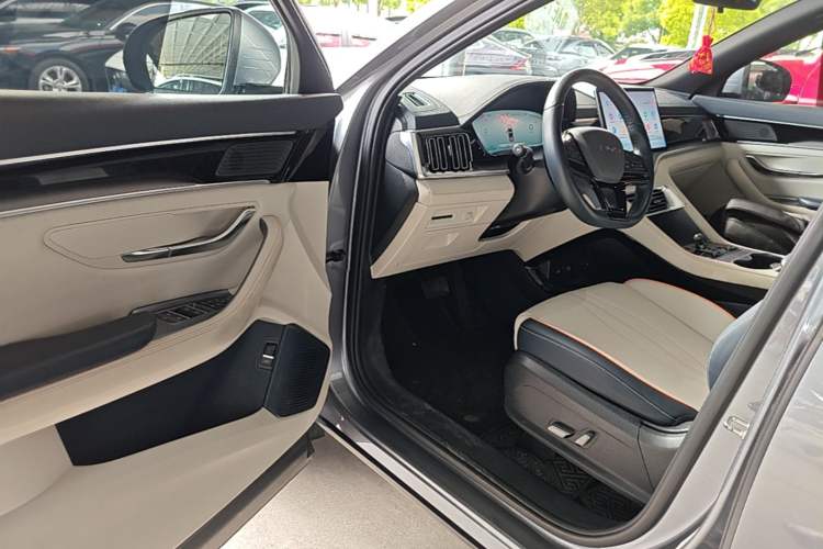 Used BYD Song PLUS New Energy 2024 HONOR Edition DM-i 71km Luxury Model Driver Seat