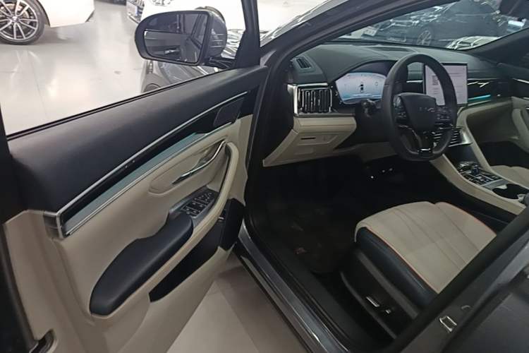 Used BYD Song PLUS New Energy 2024 HONOR Edition DM-i 110km Flagship Model Driver Seat