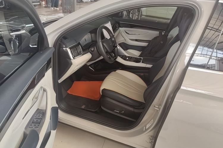 Used BYD Song PLUS New Energy 2024 HONOR Edition DM-i 110km Flagship Model Driver Seat