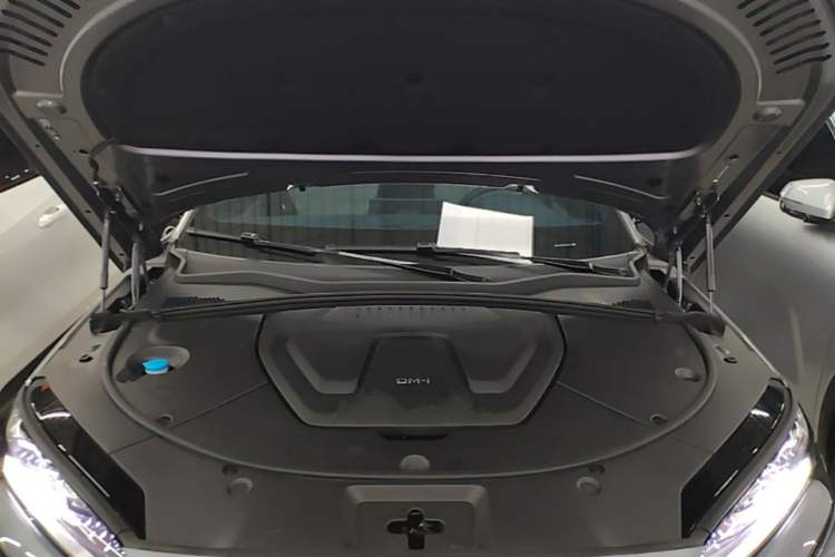Used BYD Song PLUS New Energy 2024 HONOR Edition DM-i 110km Flagship Model Engine Bay