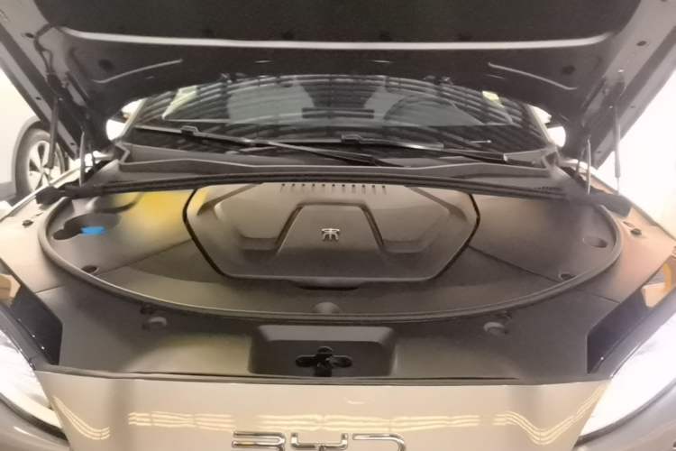 Used BYD Song PLUS New Energy 2024 Honor Edition EV 520km Luxury Model Engine Bay