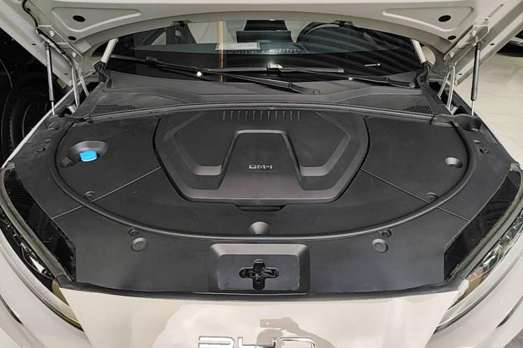 Used BYD Song PLUS New Energy 2024 HONOR Edition DM-i 110km Flagship Model Engine Bay