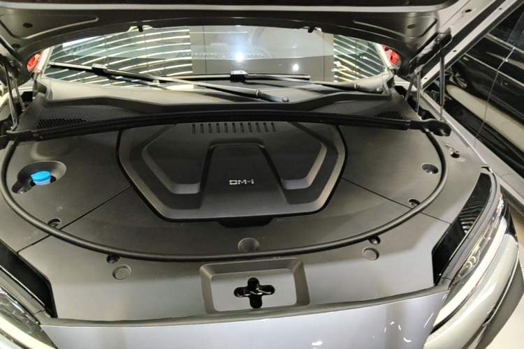 Used BYD Song PLUS New Energy 2024 HONOR Edition DM-i 110km Flagship PLUS Engine Bay