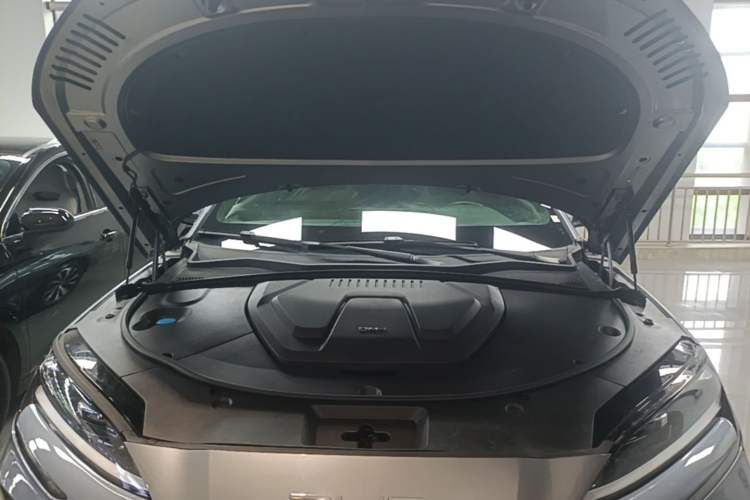 Used BYD Song PLUS New Energy 2024 HONOR Edition DM-i 110km Flagship PLUS Engine Bay