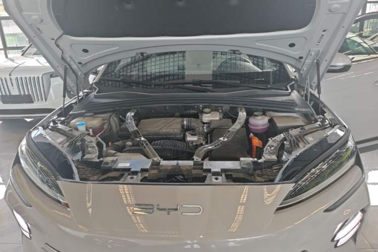 Used BYD Song PLUS New Energy 2024 HONOR Edition DM-i 71km Luxury Model Engine Bay