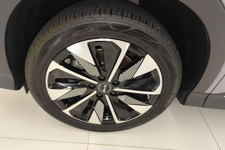 Used BYD Song PLUS New Energy 2024 Honor Edition EV 520km Flagship Model Exterior 4