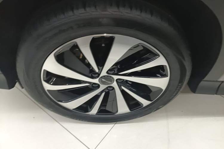 Used BYD Song PLUS New Energy 2024 Honor Edition EV 520km Flagship Model Exterior 4