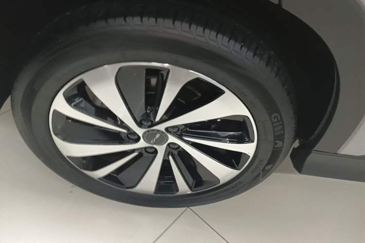 Used BYD Song PLUS New Energy 2024 Honor Edition EV 520km Flagship Model Exterior 5