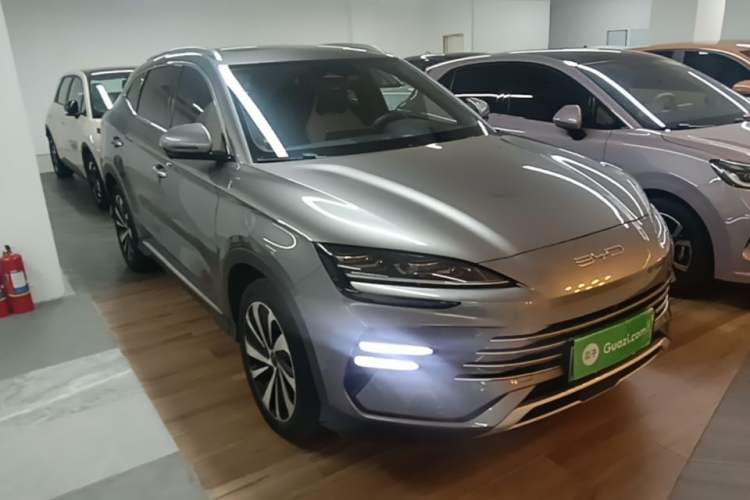 Used BYD Song PLUS New Energy 2024 HONOR Edition DM-i 110km Flagship PLUS Front Right 45 Deg